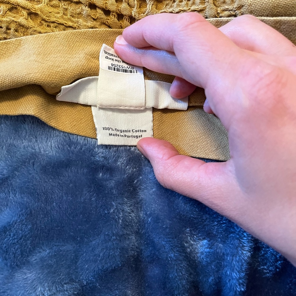 Coyuchi Reyes Organic Waffle Blanket - Picture 6 of 8